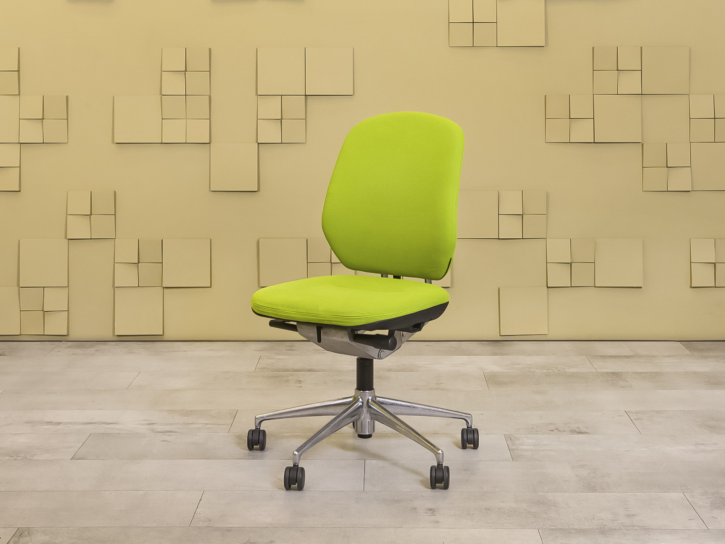 Офисное кресло для персонала на колесах Vitra Ткань Зелёный Швейцария  КПТЗ-12125