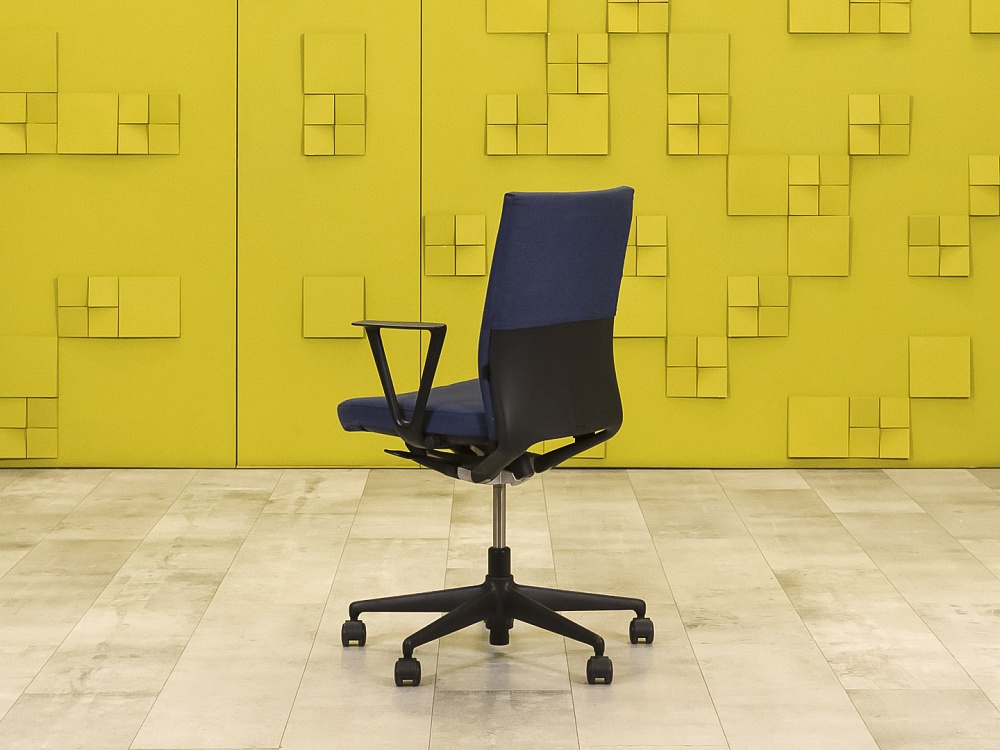 Офисное кресло для персонала на колесах Vitra Ткань Синий Швейцария  КПТН-12125