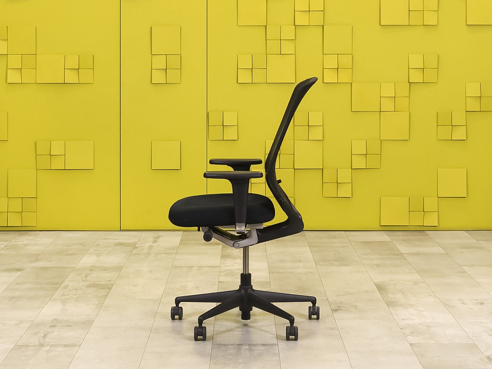 Офисное кресло для персонала на колесах Vitra Ткань Чёрный Швейцария  КПТЧ-04026