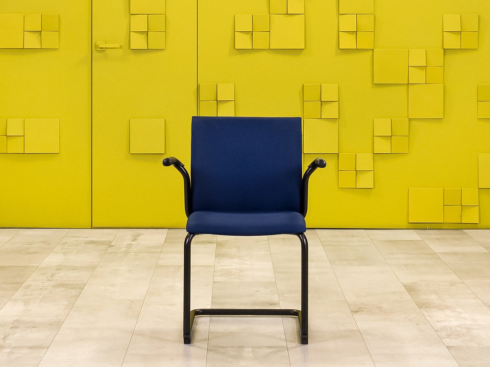 Конференц кресло для переговорной на полозьях Steelcase Ткань Синий Франция_КДТН-281024