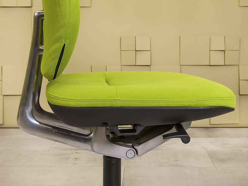 Офисное кресло для персонала на колесах Vitra Ткань Зелёный Швейцария  КПТЗ-12125