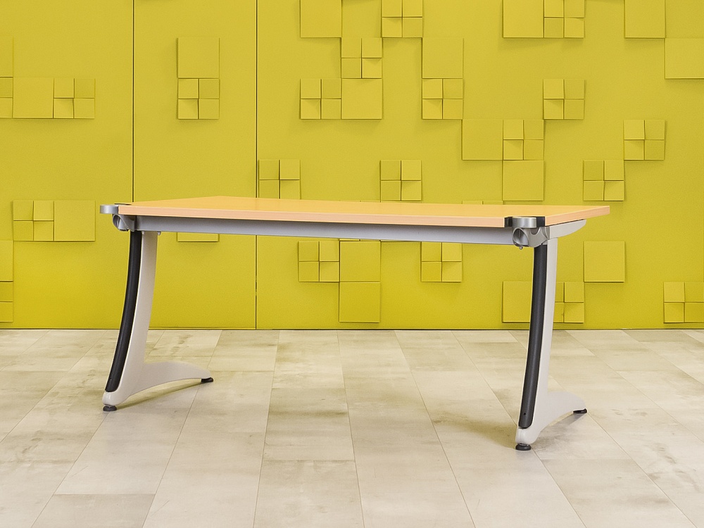 Офисный стол эргономичный Steelcase 1600x900 ЛДСП Бук Франция_СПЭВ-280923