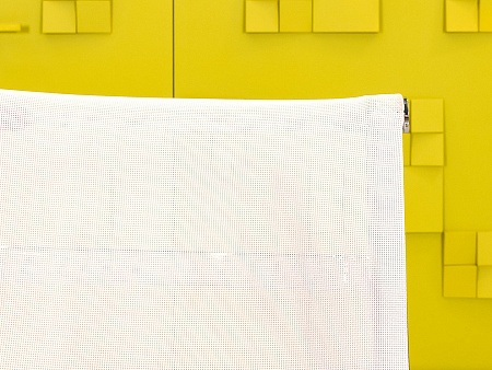 Офисное кресло руководителя на колесах Сетка Белый Россия_КРКБ-250624