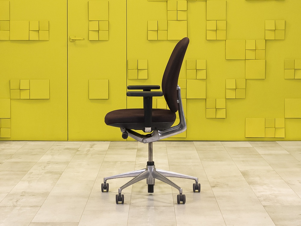 Офисное кресло для персонала на колесах Vitra Ткань Коричневый Швейцария_КПТК4-150922