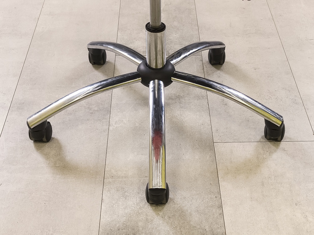 Офисное кресло руководителя на колесах Сетка Красный  КРТК-07115