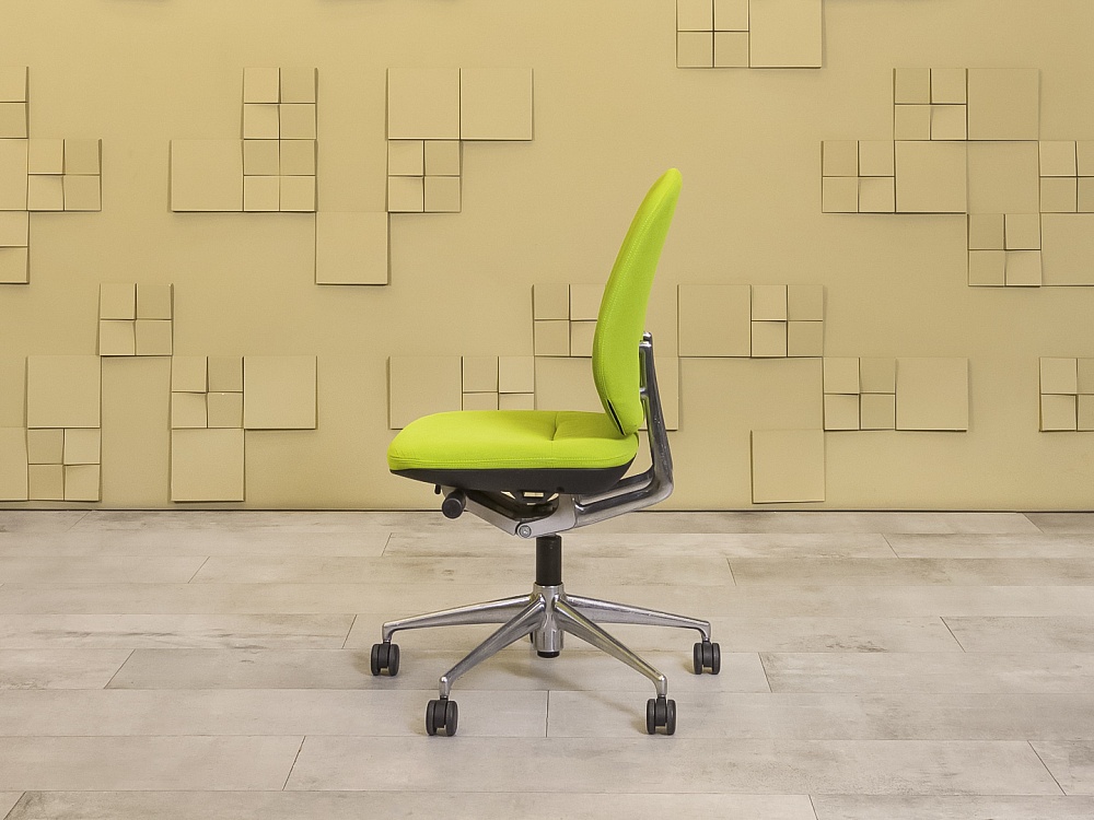 Офисное кресло для персонала на колесах Vitra Ткань Зелёный Швейцария  КПТЗ-12125