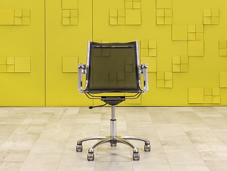 Офисное кресло для персонала на колесах Luxy  Сетка Чёрный Италия_КПТЧ3-290923