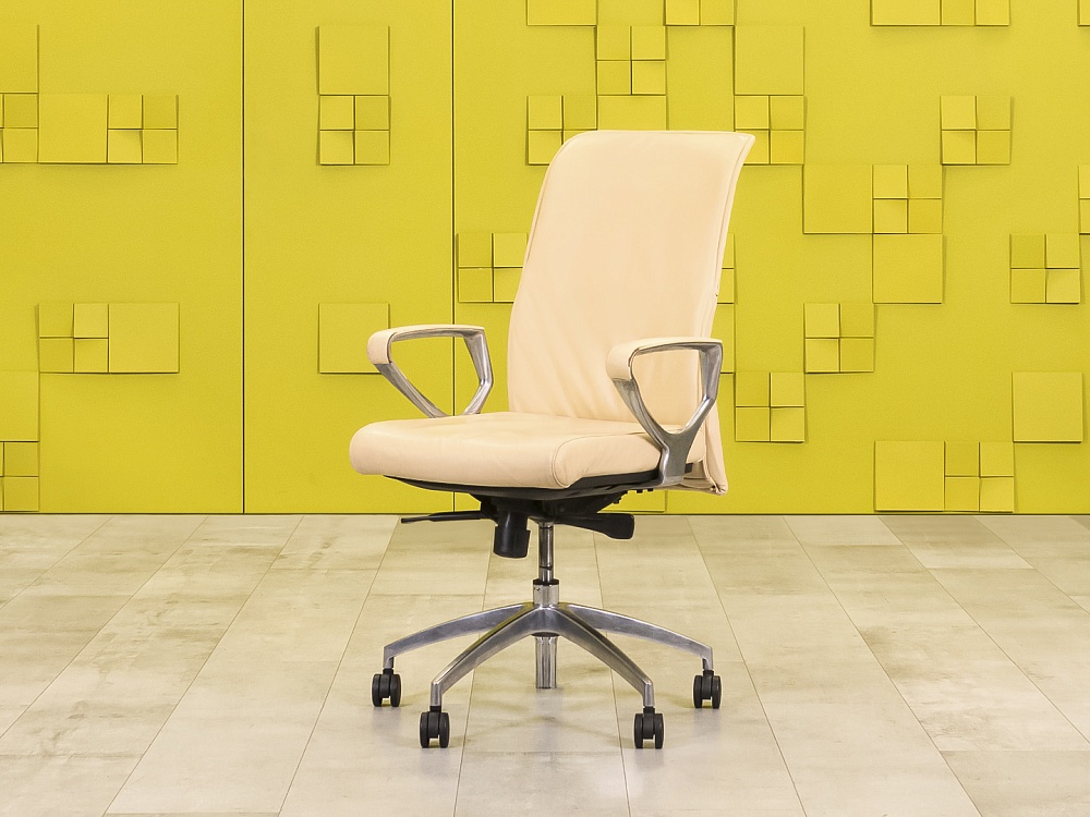 Офисное кресло руководителя на колесах Кожа Бежевый   КРКБ3-06055