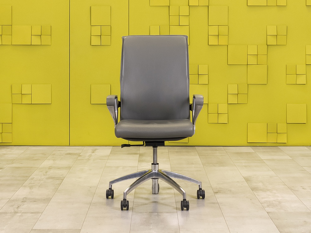 Офисное кресло руководителя на колесах Кожа Серый   КРКС-06055