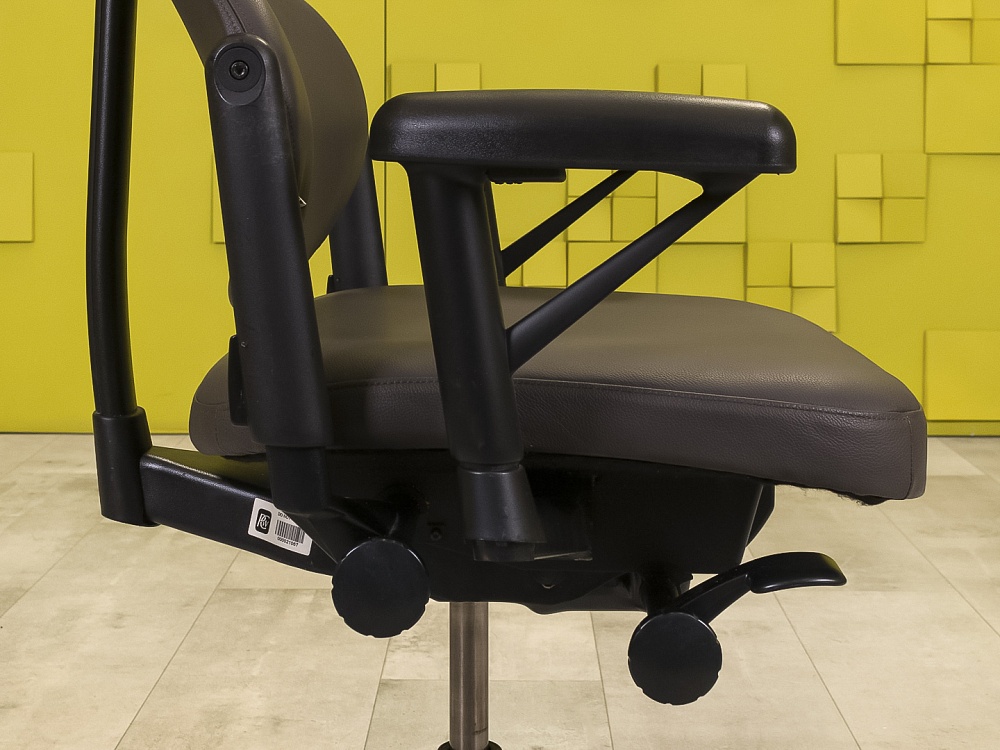 Офисное кресло руководителя на колесах Please 1 Steelcase Кожа Коричневый Германия  КРКК1-30125