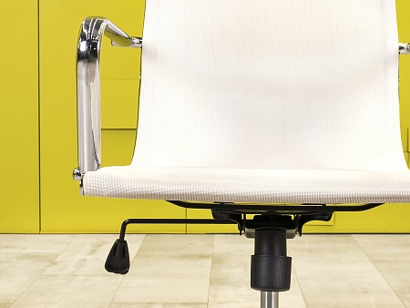 Офисное кресло руководителя на колесах Сетка Белый Россия_КРКБ-250624