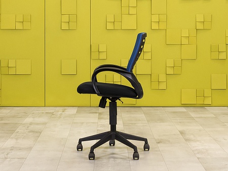 Офисное кресло для персонала на колесах Ирис Ткань Чёрный Россия