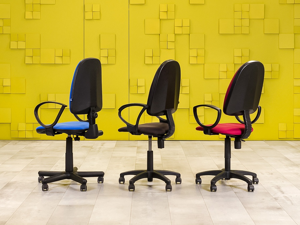 Офисное кресло для персонала на колесах Ткань  Россия  Кпж(а)