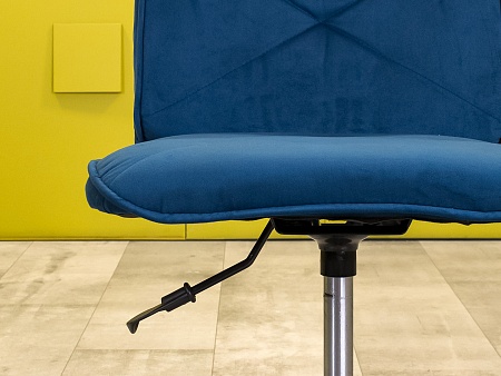 Офисное кресло для персонала на колесах Монро NEO-27 синий Ткань Синий Россия