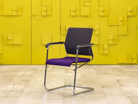 Конференц кресло для переговорной на полозьях Sito Wilkhahn Ткань Чёрный; Фиолетовый Италия_КДТФ1-29