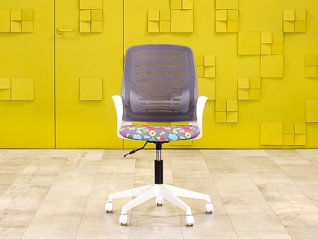 Офисное кресло для персонала на колесах Ирис White серый Ткань Серый; Белый Россия