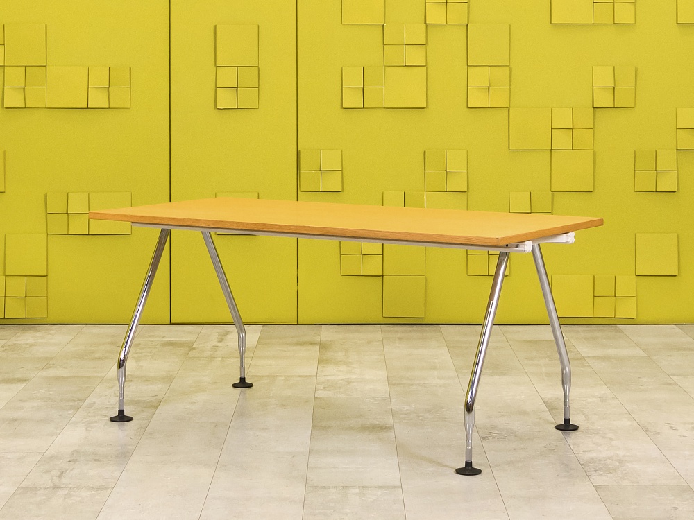 Офисный стол прямой KNOLL ЛДСП Ольха США  СППЛ1-04026