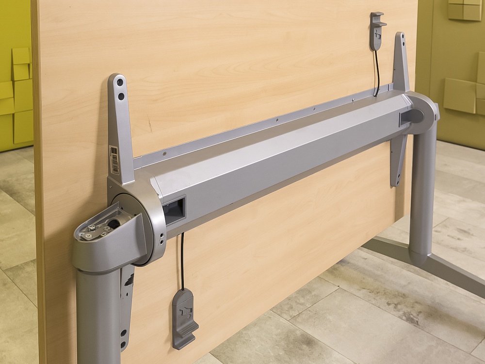 Офисный стол прямой Steelcase ЛДСП Клен Германия  СППВ1-01125