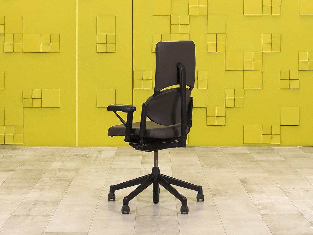 Офисное кресло руководителя на колесах Please 1 Steelcase Кожа Коричневый Германия  КРКК1-30125