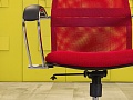 Офисное кресло руководителя на колесах Сетка Красный  КРТК-07115