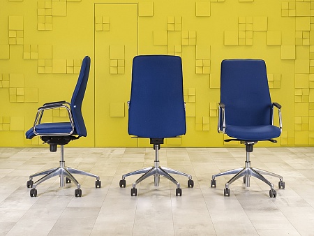 Офисное кресло руководителя на колесах SOLO HR Nowy Styl Ткань Синий Польша_КРТН-260324