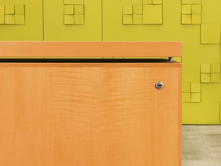 Офисная тумба для оргтехники 800x600x750 ЛДСП Ольха Выдвижные ящики Импорт_ТО2ЯЛ-200923