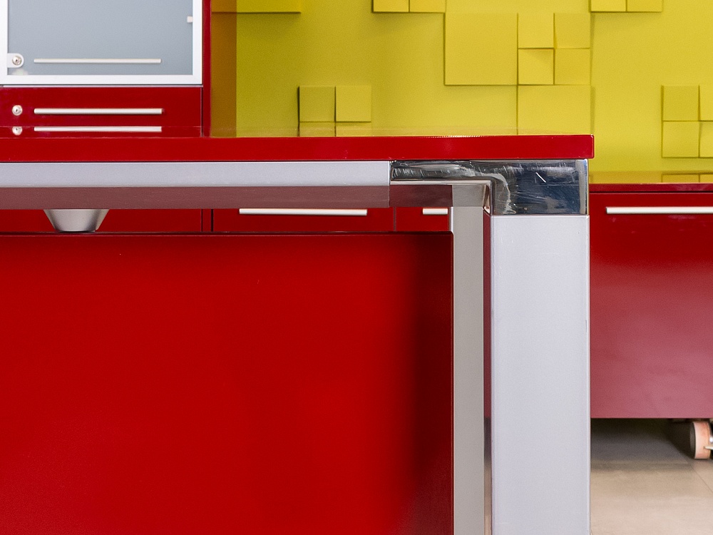 Кабинет руководителя ЛДСП Красный Италия_КРК-100424