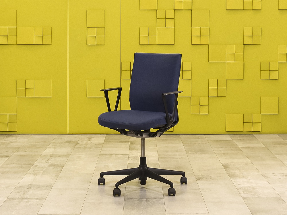 Офисное кресло для персонала на колесах Vitra Ткань Синий Швейцария  КПТН-12125