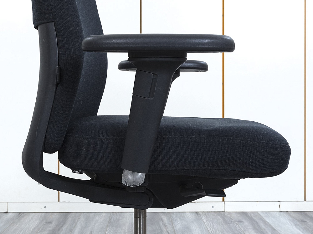 Офисное кресло для персонала  VITRA Ткань Черный   (КПТЧ7-26013)