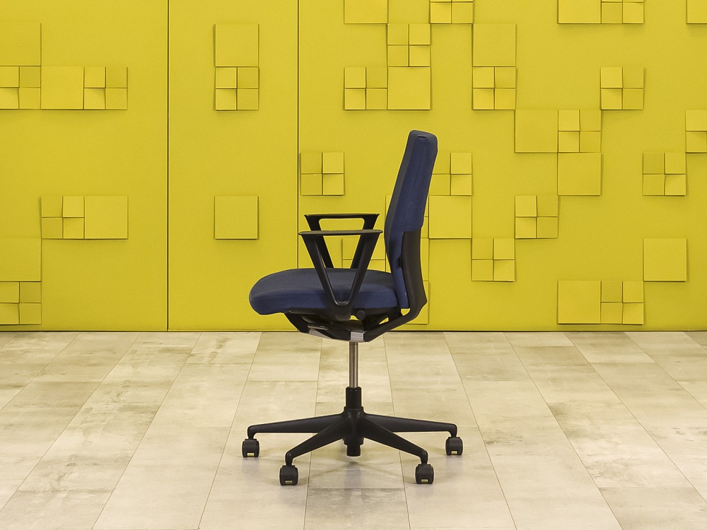 Офисное кресло для персонала на колесах Vitra Ткань Синий Швейцария  КПТН-12125