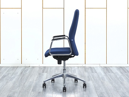 Офисное кресло руководителя  Nowy Styl Ткань Синий SOLO HR  (КРТН-26024)