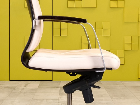 Офисное кресло руководителя на колесах Sitland Кожа Бежевый; Орех Италия_КРКБ-21051