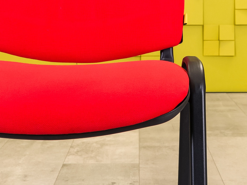 Офисный стул на ножках Изо Ткань Красный Россия