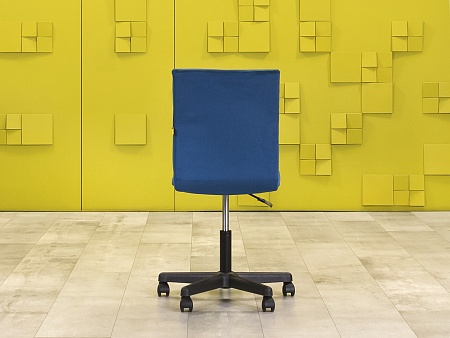 Офисное кресло для персонала на колесах Монро NEO-27 синий Ткань Синий Россия