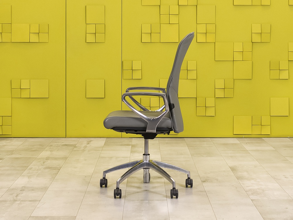 Офисное кресло руководителя на колесах Кожа Серый   КРКС-06055