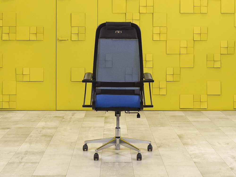 Офисное кресло руководителя на колесах    Чёрный   КРТЧ2-26036