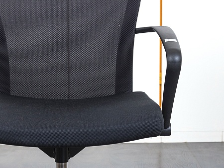 Конференц кресло для переговорной  Черный Ткань/сетка  Haworth Comforto  (УДТЧ-04110)