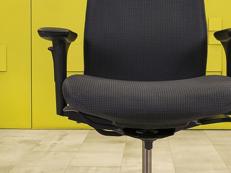 Офисное кресло для персонала на колесах Kinnarps Ткань Серый Швеция_КПТС1-15071