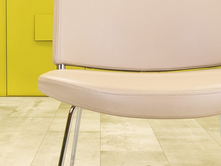 Конференц кресло для переговорной на полозьях Techo Экокожа Бежевый Чехия_КДКБ-14081