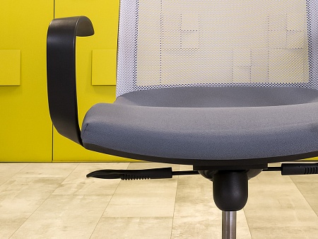 Офисное кресло для персонала на колесах NARBUTAS Ткань Серый Литва_КПТС-151223