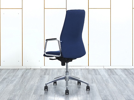 Офисное кресло руководителя  Nowy Styl Ткань Синий SOLO HR  (КРТН-26024)