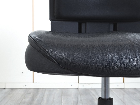 Конференц кресло для переговорной  Черный Кожзам SteelCase   (УНКЧ-30074)