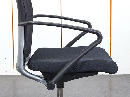 Конференц кресло для переговорной  Черный Ткань/сетка  Haworth Comforto  (УДТЧ-04110)