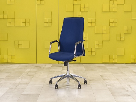 Офисное кресло руководителя на колесах SOLO HR Nowy Styl Ткань Синий Польша_КРТН-260324