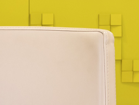 Конференц кресло для переговорной на полозьях Techo Экокожа Бежевый Чехия_КДКБ-14081