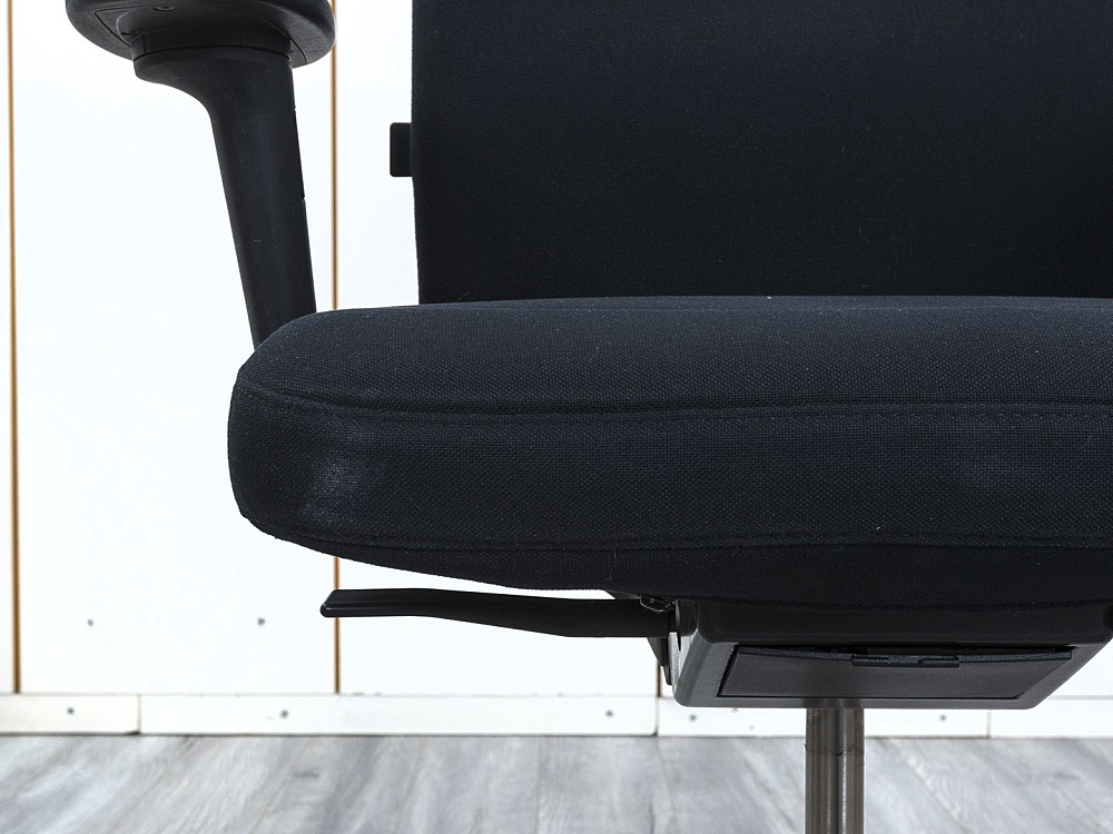 Офисное кресло для персонала  VITRA Ткань Черный   (КПТЧ7-26013)