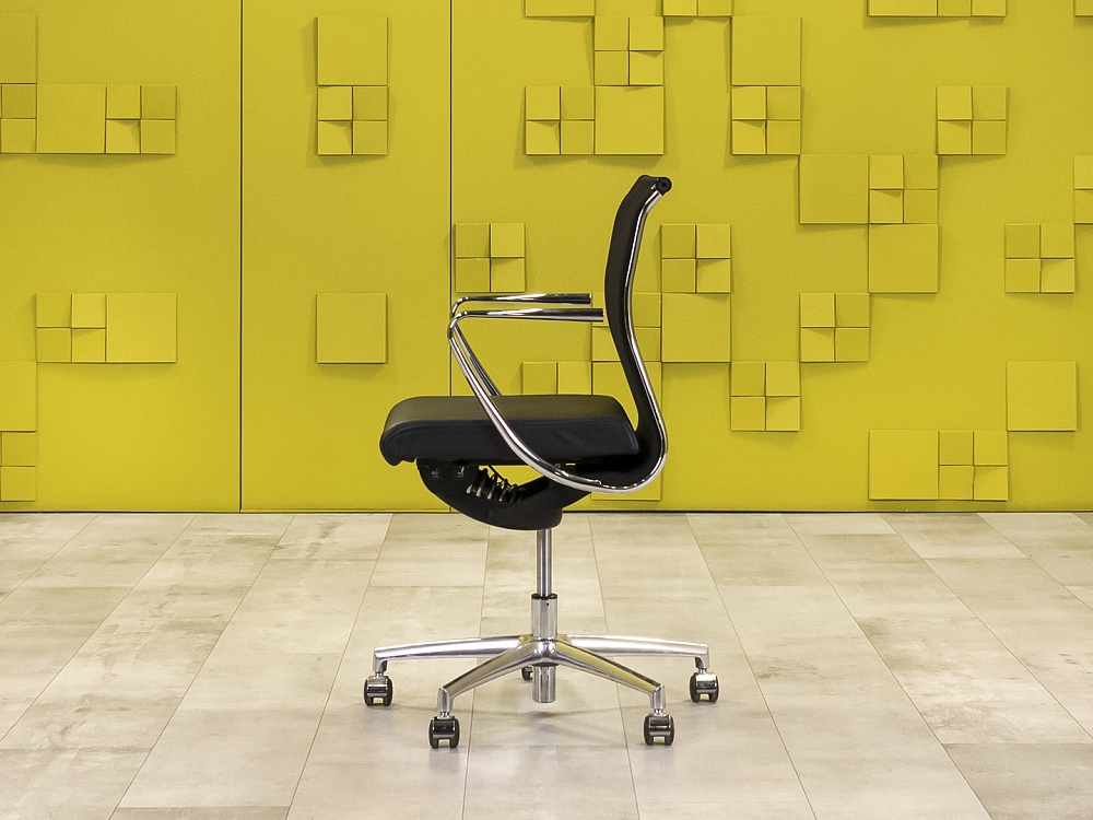 Офисное кресло руководителя на колесах DRESSCHAIR MOVING Кожа Чёрный Италия_КПКЧ-020424
