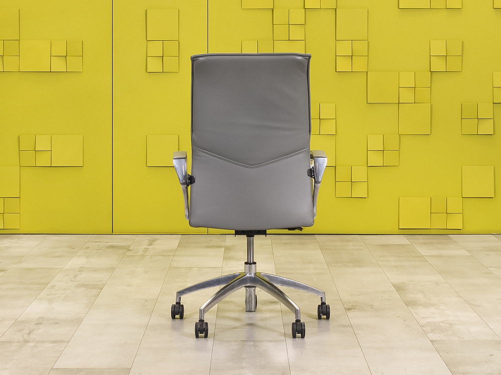 Офисное кресло руководителя на колесах Кожа Серый   КРКС-06055