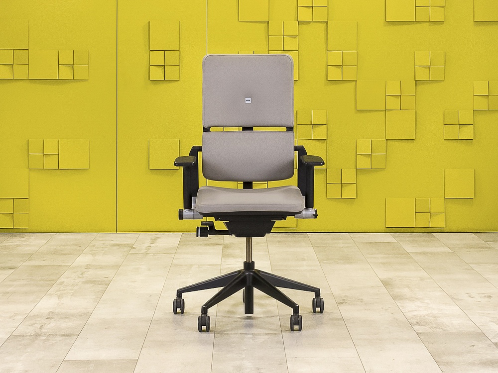 Офисное кресло руководителя на колесах Please 2 Ergonomik Steelcase Кожа Серый Германия_КРКС-221024