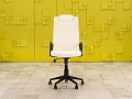 Офисное кресло руководителя на колесах КВЕСТ Кожзам Бежевый Россия